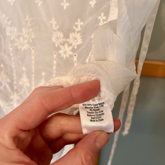 Johnny Was sheer blouse 100% rayon size small - Picture 6 of 6